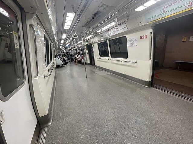 新加坡地鐵車廂照片。圖/台北捷運